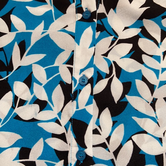 Karl Lagerfeld Paris Print V neck Modest Blouse Top Size M - Picture 6 of 6